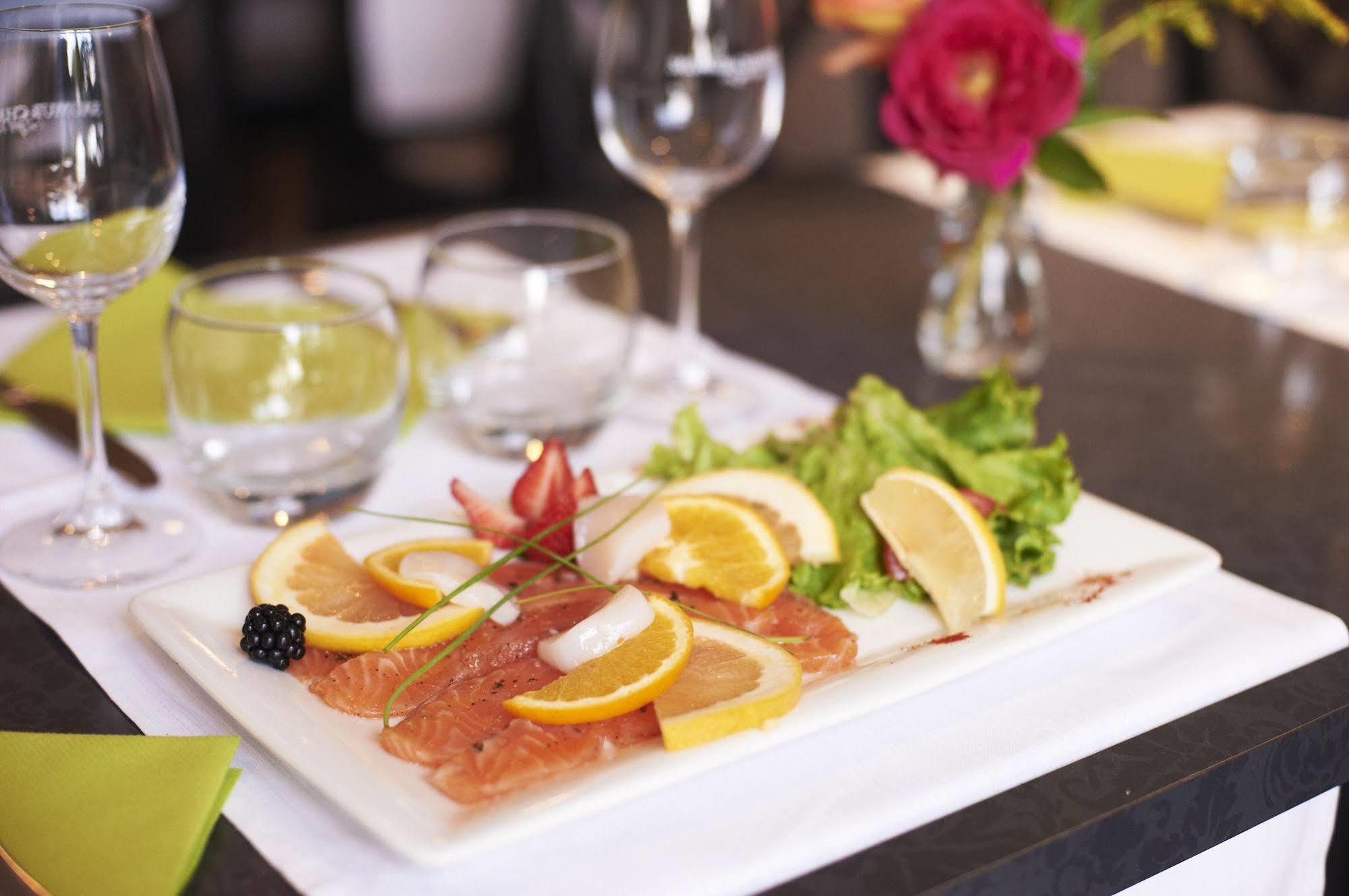 Cristal Hotel Restaurant - Logis Hotels Сомюр Экстерьер фото